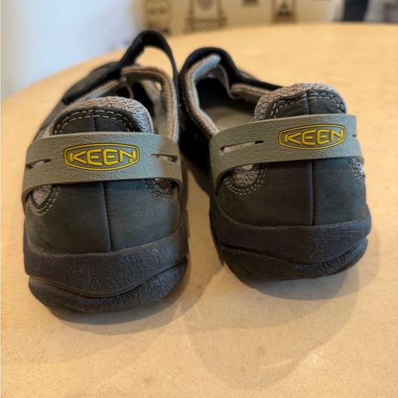 Black and Gray Mary Jane Keens - Picture 3 of 7